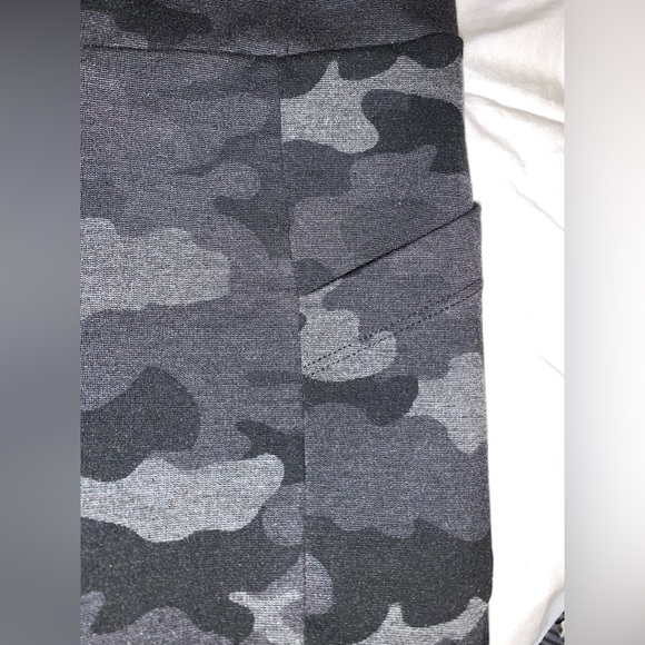 CABI CAMO Leggings pants iPhone side pocket women’s size small S - Picture 12 of 12